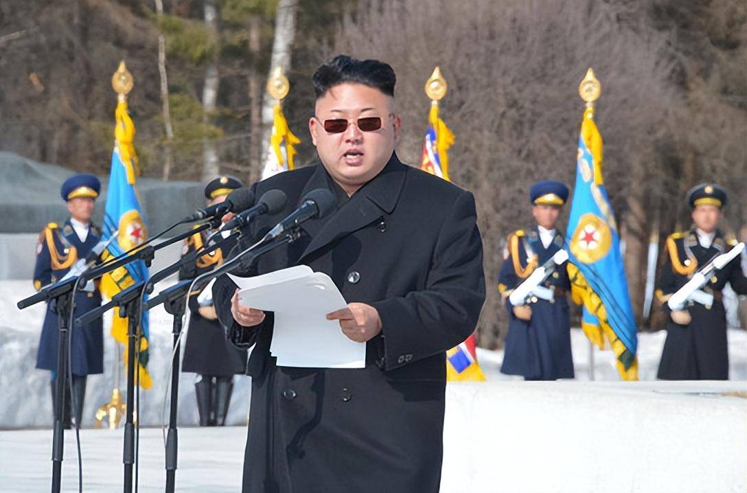 金正恩迎接在俄阵亡朝鲜士兵棺椁金正恩迎接在俄阵亡朝鲜士兵棺椁的相关事件表明了他对士兵及其家庭的深切关怀和尊重。